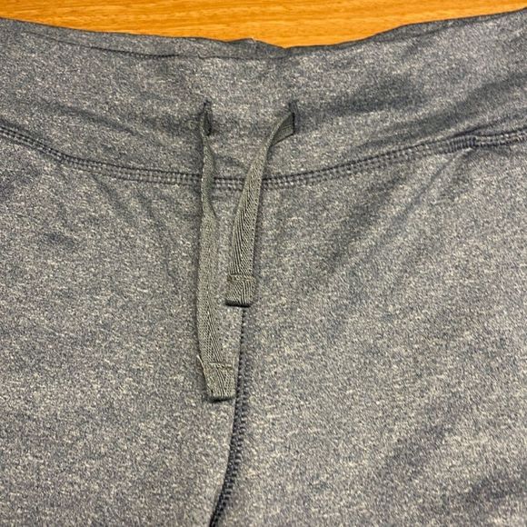 Women’s Emily B athletic shorts size M - Picture 2 of 7